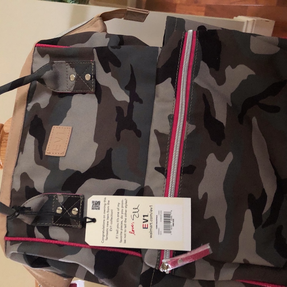 Ev1 From Ellen Degeneres Convertible Backpack Camo